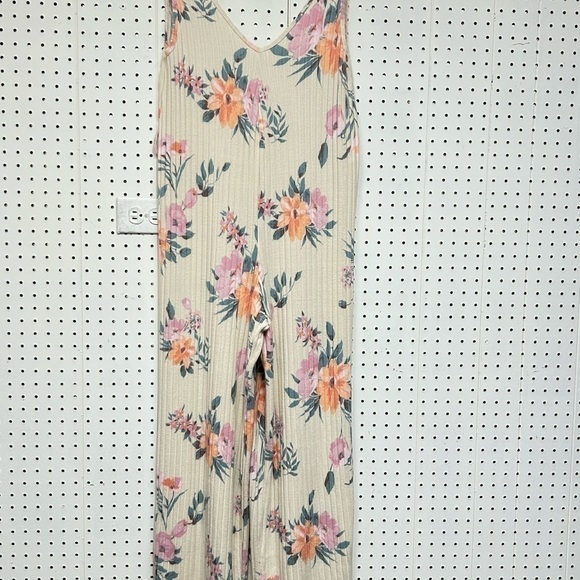 - NWT Gilly Hicks Wide Leg Floral Romper - Picture 4 of 8